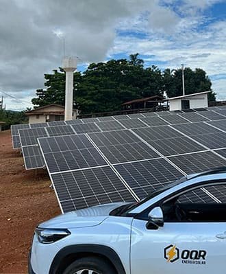 SUV da OQR ao lado de usina em solo